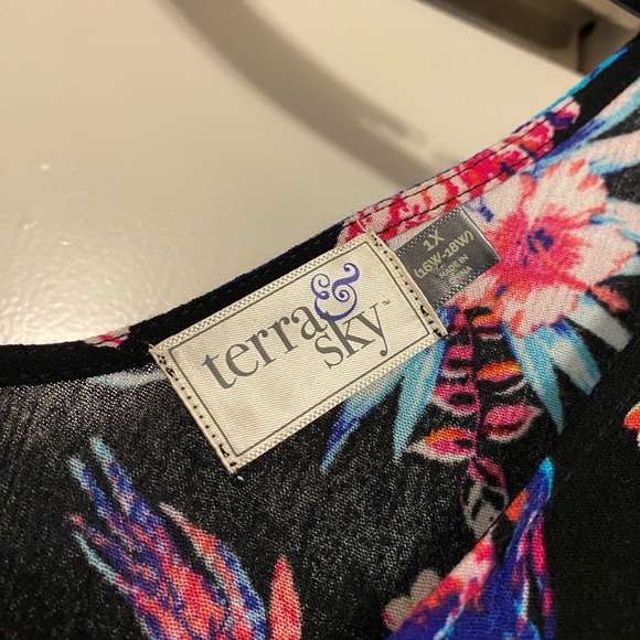 Floral Romper - Picture 2 of 7